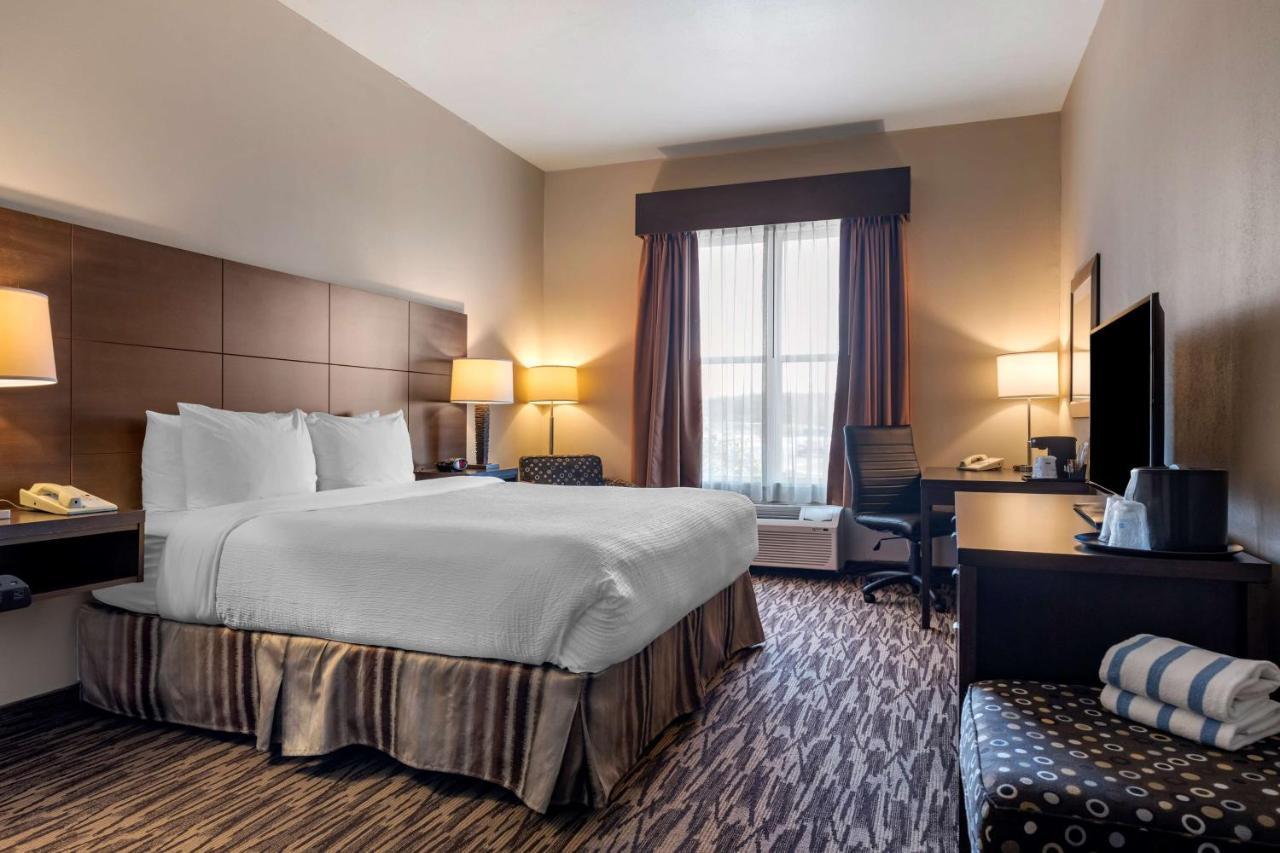 Best Western Plus Bridgewater Hotel & Convention Centre Bagian luar foto