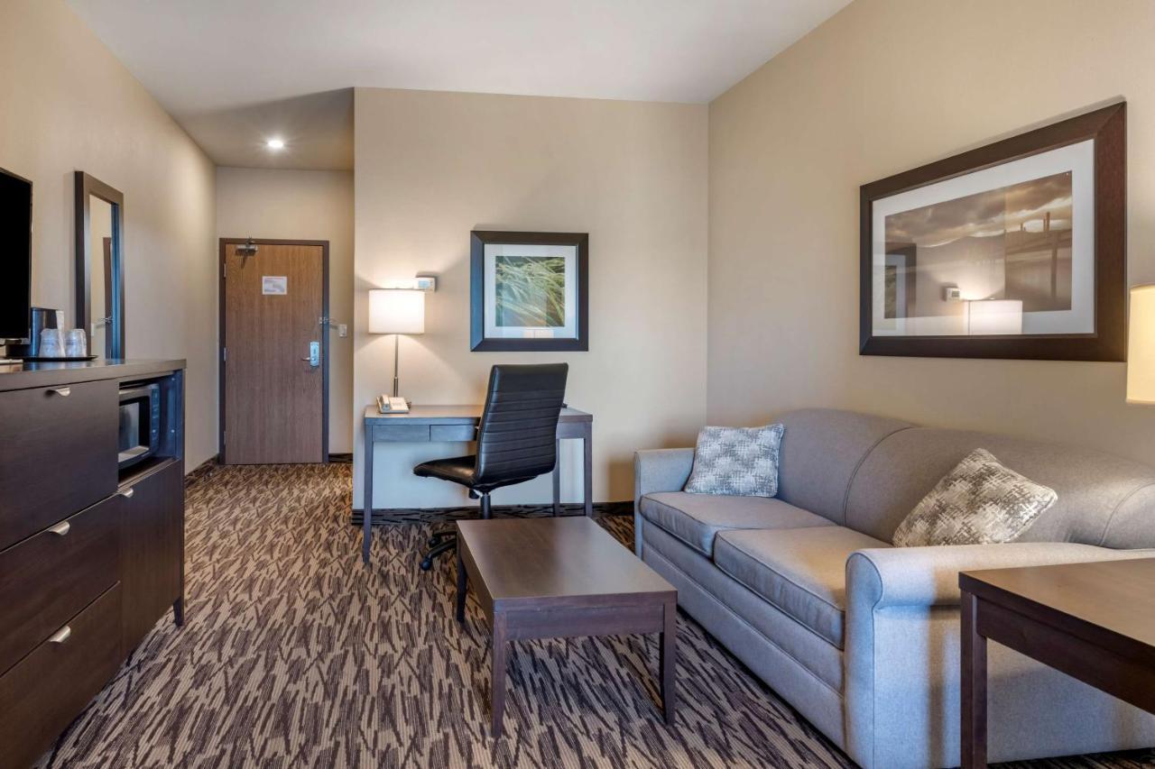 Best Western Plus Bridgewater Hotel & Convention Centre Bagian luar foto
