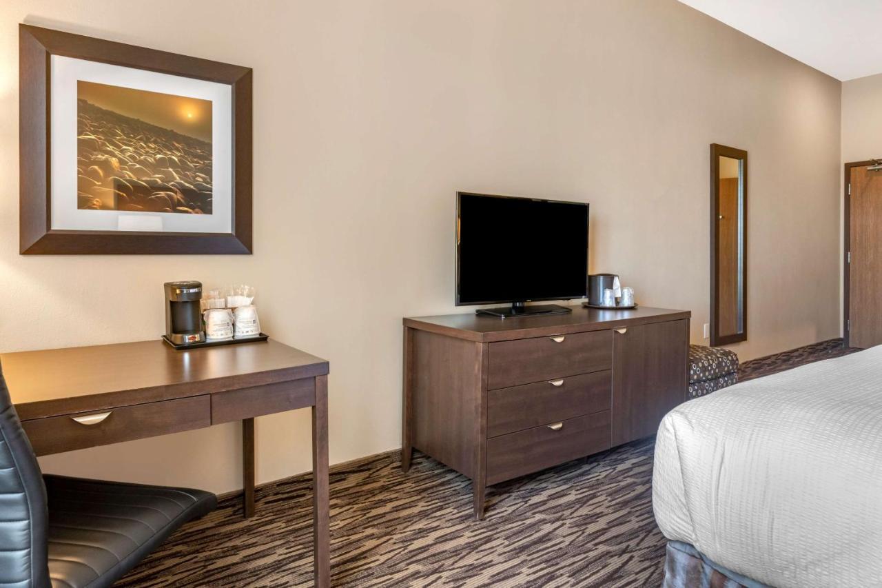 Best Western Plus Bridgewater Hotel & Convention Centre Bagian luar foto